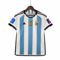 Сборная Аргентины домашняя футболка 2022-2023 с тремя звёздами и Чемпионскими патчами